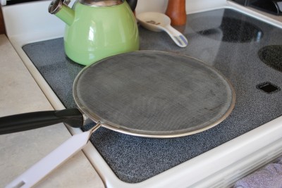 How to (Safely) Clean a Pan With Hot Grease In It